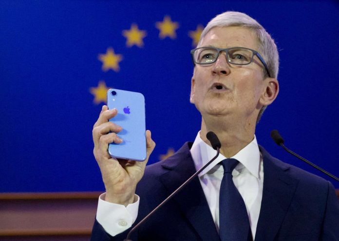 Apple CEO Tim Cook in Brussels, at the International Conference of Data Protection and Privacy Commissioners.